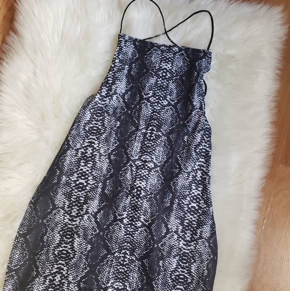 Sexy Backless Snake Print Dress - Picture 4 of 5